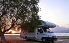 Pros and Cons of Fifth Wheel vs Motorhome